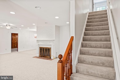 8913 Glenbrook Rd, Fairfax, VA 22031 - photo 5