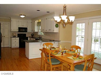Kitchen - Spacious kitchen with granite counter to