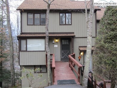 End unit, walk-in level, perfect location!