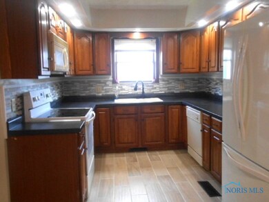 205 S Elm St, Columbus Grove, OH 45830 - photo 5