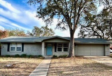1000 E Widhelm St, Beeville, TX 78102 - photo 2