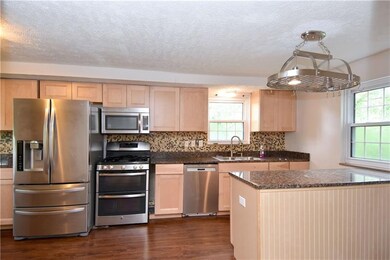 Fabulous Updated Kitchen!