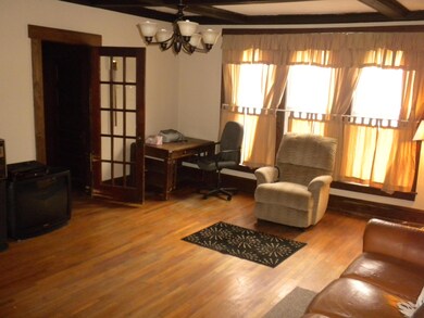 family room (2).JPG