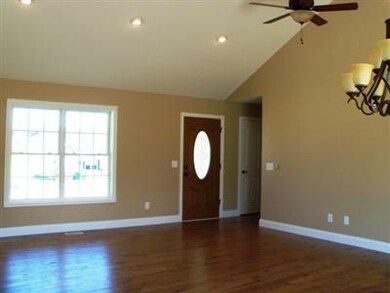 413 Donovan Cir, Harrodsburg, KY 40330 - photo 3