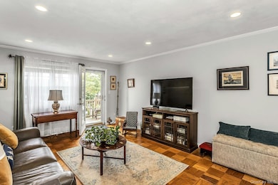 11 Harbour Ln unit 1A, Oyster Bay, NY 11771 - photo 4