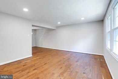 8848 Creekside Way, Springfield, VA 22153 - photo 6