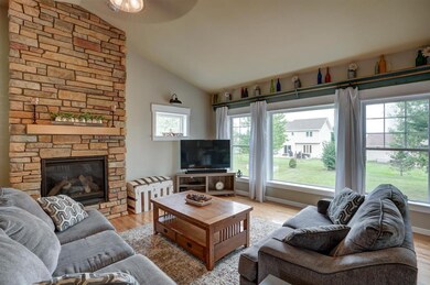 825 Sumac St, Oregon, WI 53575 - photo 2