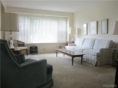 Living Room 13x11 LR w/beige carpet (HW flrs) + la