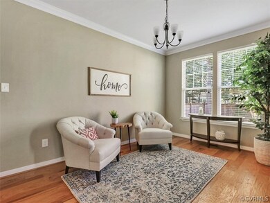 Formal dining room or sitting room..whichever you
