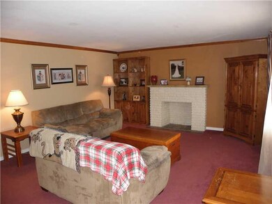 Living Room. Large Living Room w/ Hardwood Floors 