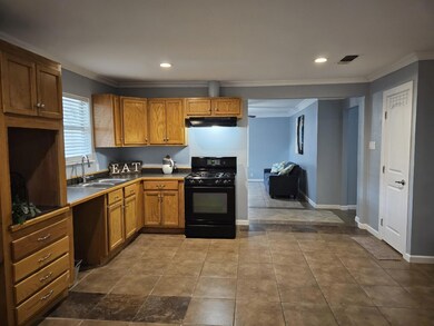 909 Phillips St, Cleburne, TX 76033 - photo 6