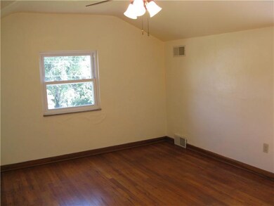 Bedroom. walk-in-closet