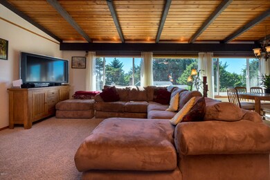 1035 SW 10th St, Lincoln City, OR 97367 - photo 5