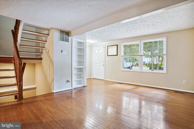 3645 Wharf Ln, Triangle, VA 22172 - photo 7