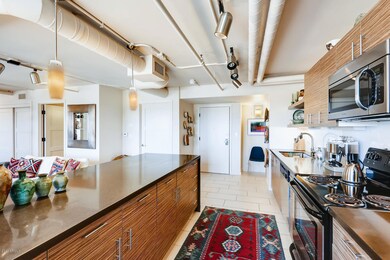535 W Thomas Rd APT 407-large-006-9-Kitc