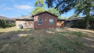 10106 Bretton Dr, Houston, TX 77016 - photo 2