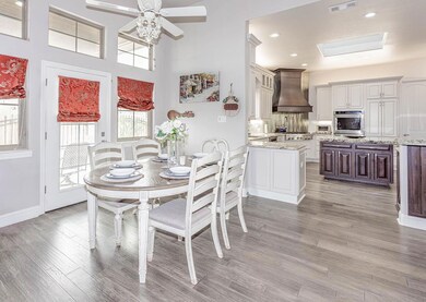 BEAUTIFUL BREAKFAST AREA