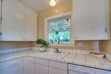 207 SW 12th St, Redmond, OR 97756 - photo 7