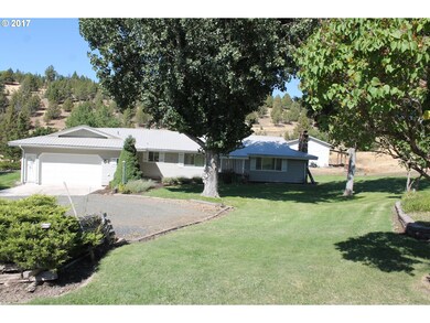 305 Edgewood Dr, Canyon City, OR 97820 - photo 2