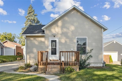 123 E 8th St S, Newton, IA 50208 - photo 2