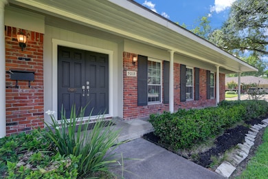 5215 Stillbrooke Dr, Houston, TX 77035 - photo 3