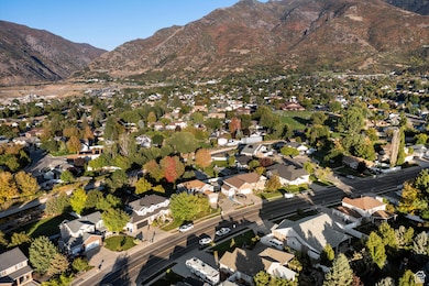 2002 Deer Run Dr, Ogden, UT 84405 - photo 2