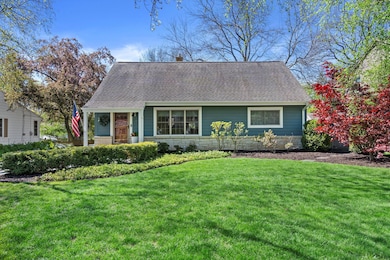 Georgeous Cape Cod Curb Appeal