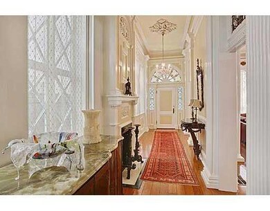 Foyer.