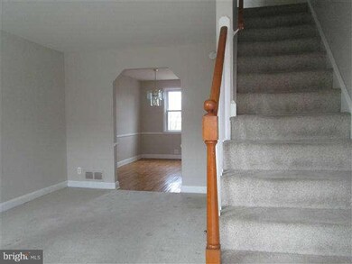 2913 Edgecombe Cir S, Baltimore, MD 21215 - photo 4