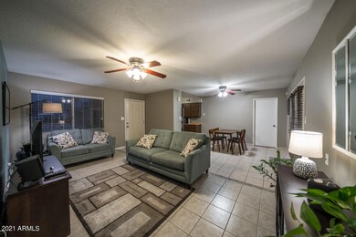 926 Acorn - 6 Living