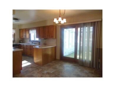 Kitchen. New laminate flooring, neutral colors