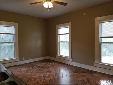 1301 1/2 Arlington Ave, Davenport, IA 52803 - photo 5