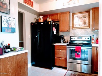 122 Kitchen 2