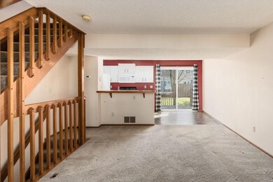 007_E 5144 Singleton Dr-004a