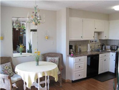 Great open kitchen with breakfast nook