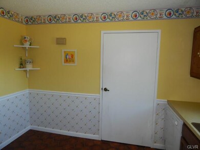 971 Village Round unit K, Allentown, PA 18106 - photo 4