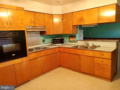 14 Friendship Rd W, Friendship, MD 20758 - photo 4