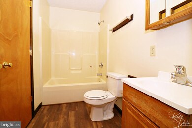 210 N Fairfax Blvd, Ranson, WV 25438 - photo 5