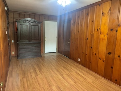 1507 W Blum St, Alvin, TX 77511 - photo 4