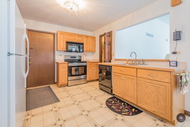 226 Cedarbrook Rd, Naperville, IL 60565 - photo 3