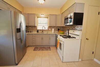 1824 Gardner Rd, Westchester, IL 60154 - photo 7