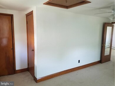 2918 Vermont Ave unit B UPPER, Halethorpe, MD 21227 - photo 6