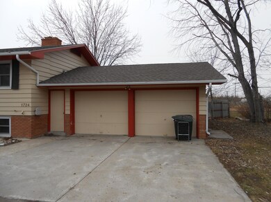 Attached Garage<|><|>