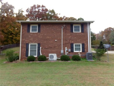 913 Friendly Cir, Asheboro, NC 27205 - photo 4