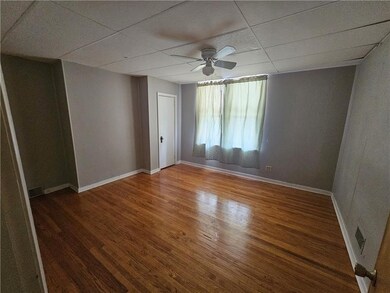 921 Bennett St, McKeesport, PA 15132 - photo 3