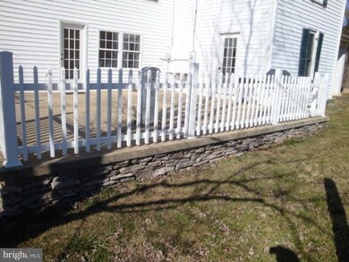 1056 E Queen St, Strasburg, VA 22657 - photo 3