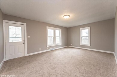 334 Hartford Ave, Des Moines, IA 50315 - photo 2
