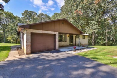 521 Mountain Top Ln, Allentown, PA 18103 - photo 2