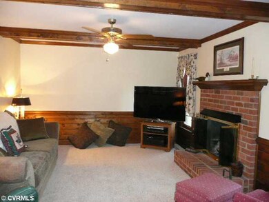 Den/Family/Great Room - Family Room with Carpet, G