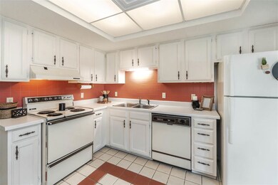 2114 W 1st St unit 7, Cedar Falls, IA 50613 - photo 6